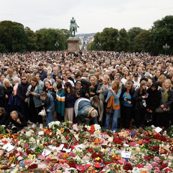 Norway Mourns King Harald as Thousands Gather Outside Oslo’s Royal Palace