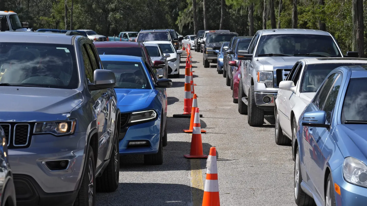 hunting-for-fuel-storm-outages-leave-drivers-crossing-state-lines-for-gas
