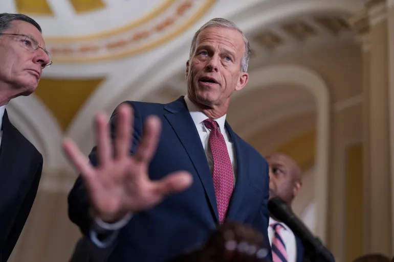 oman-war-powers-resolution-democrats-move-to-rein-in-trump-after-bombing-threat