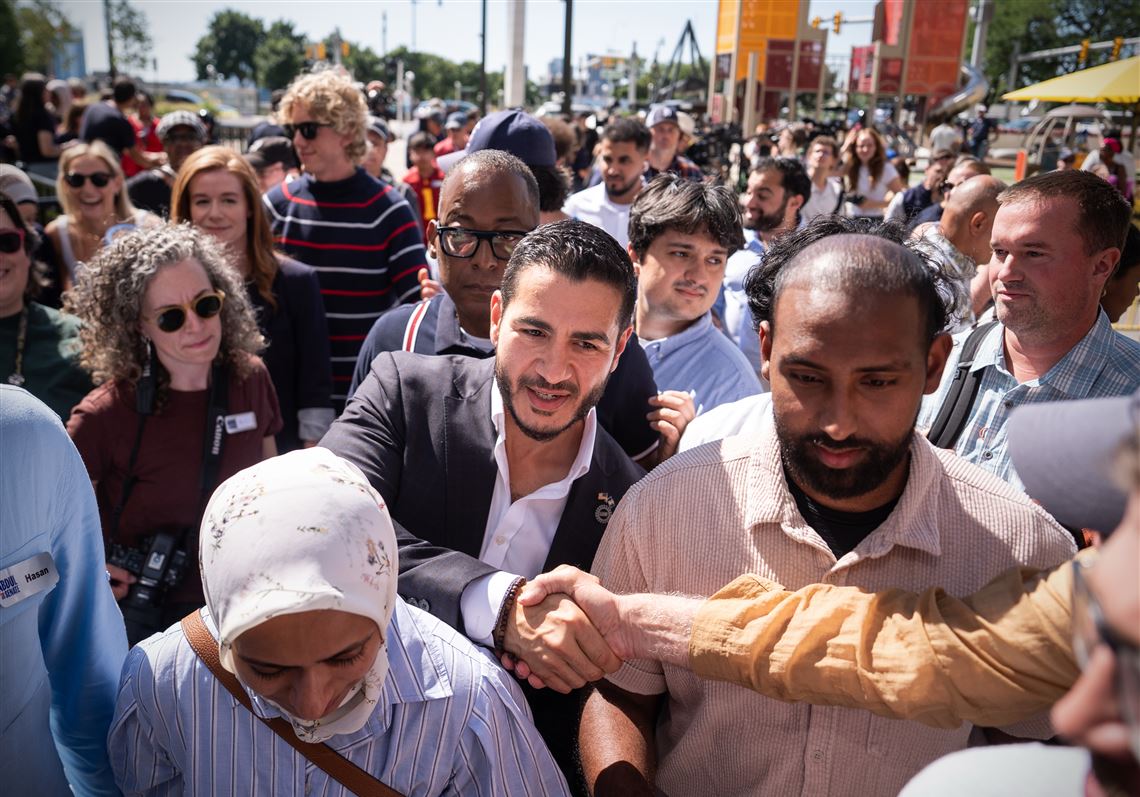 michigan-democrats-close-ranks-in-detroit-after-a-bitter-primary-fight