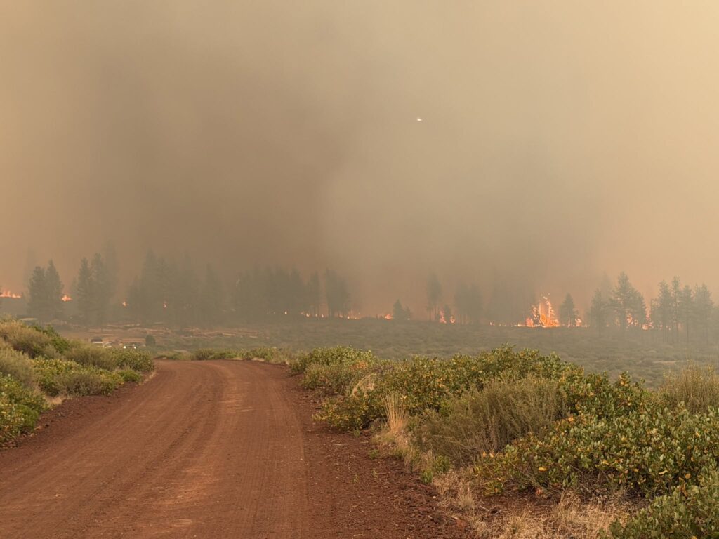 round-butte-fire-forces-evacuations-near-madras-as-rare-fire-weather-alert-hits-central-oregon