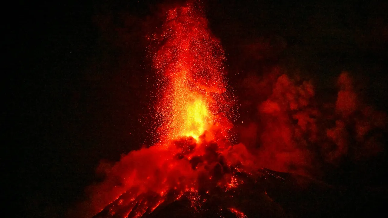 fuego-volcano-erupts-again-forcing-hundreds-from-villages-on-guatemalas-slopes