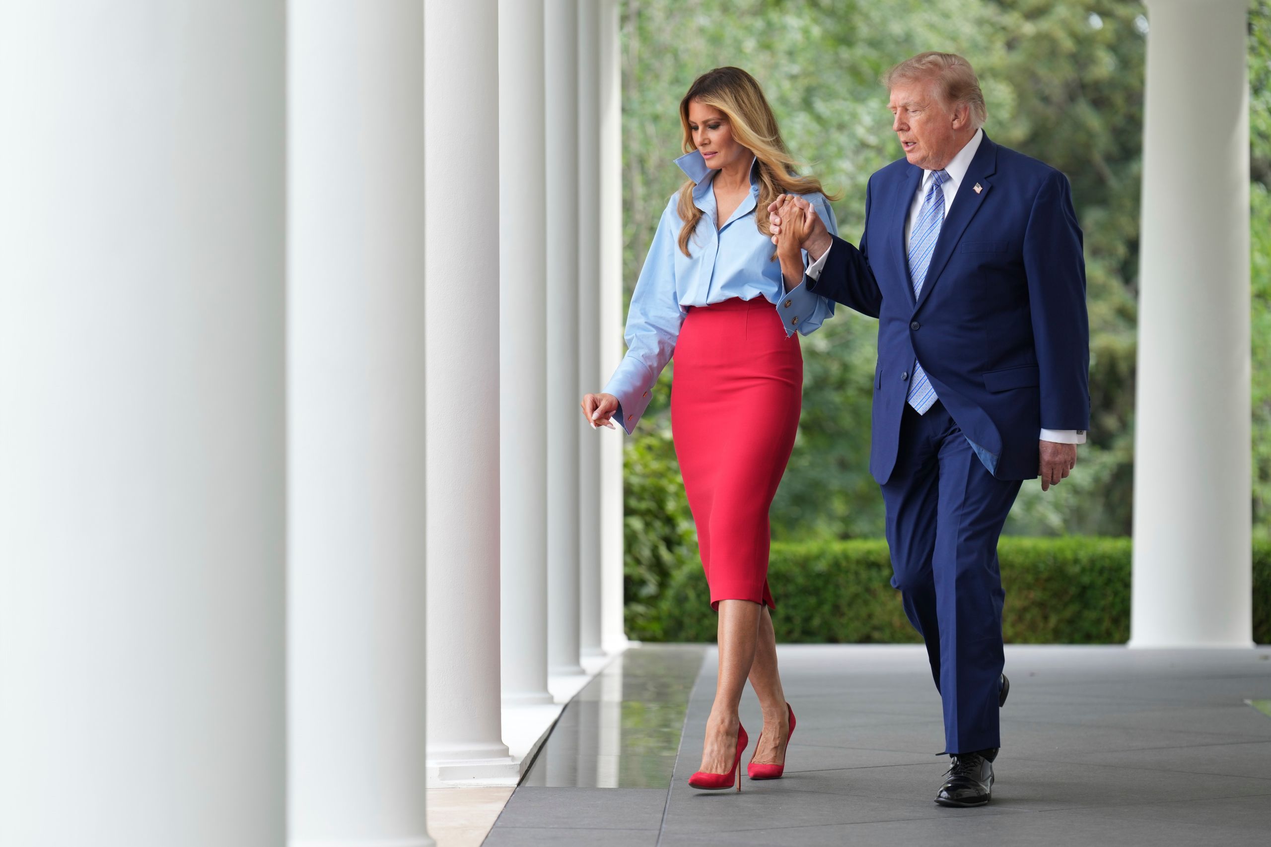 trump-midterm-message-shifts-pretend-im-on-the-ballot-as-he-rallies-for-darline-graham