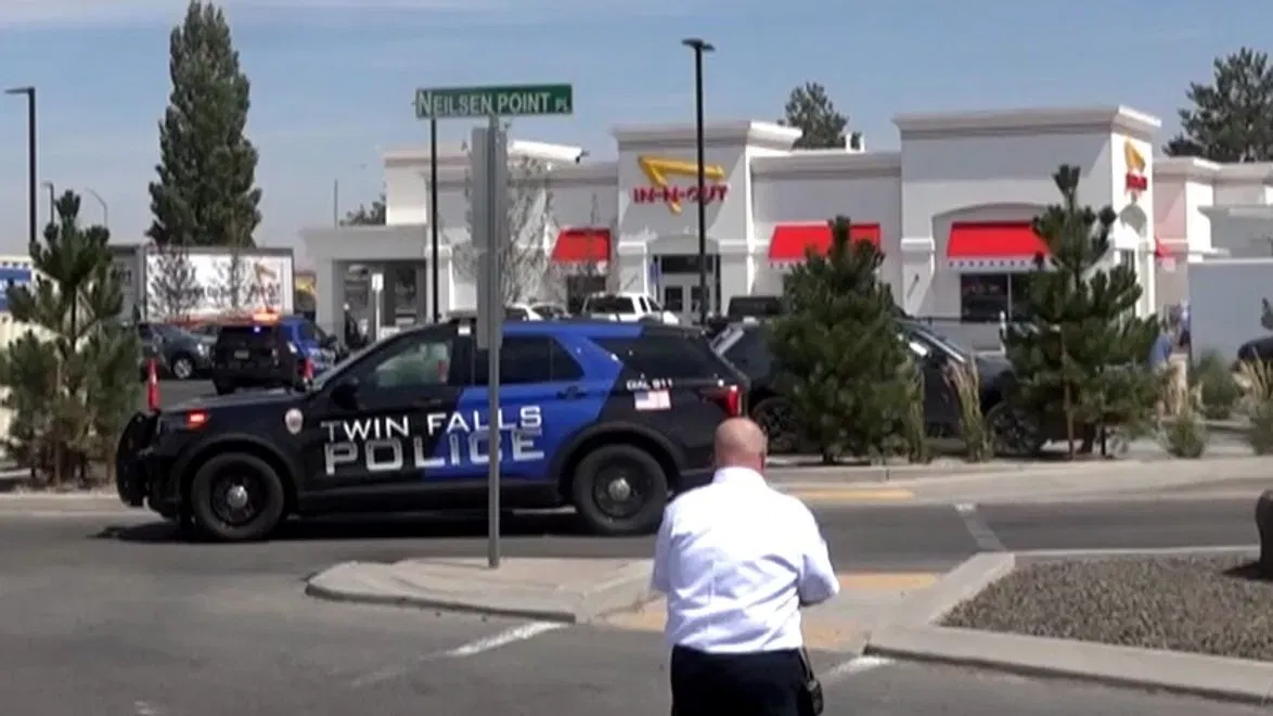 twin-falls-video-shows-strangers-running-toward-danger-during-in-n-out-shooting