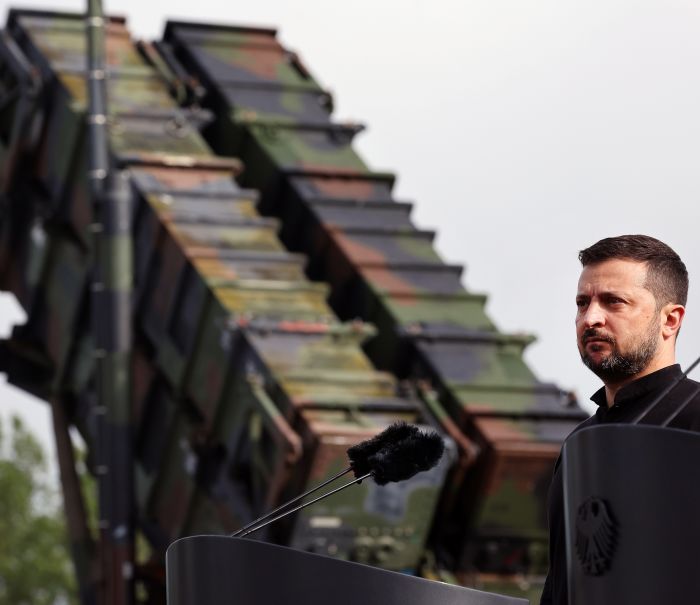 Zelensky Warns Russia Likely to Mobilize 300,000 More Troops as Air Defense Supplies Dwindle