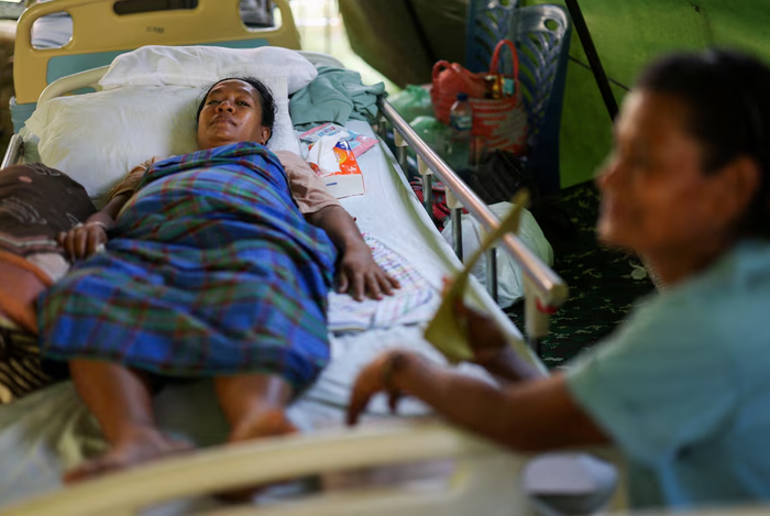 Born Under Flashlights: An Indonesian Mother’s Emergency Delivery During a 7.7 Earthquake