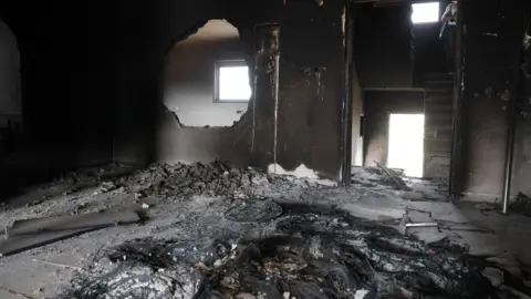 Settlers Overpower Israeli Forces to Block Palestinian Family’s Return Home