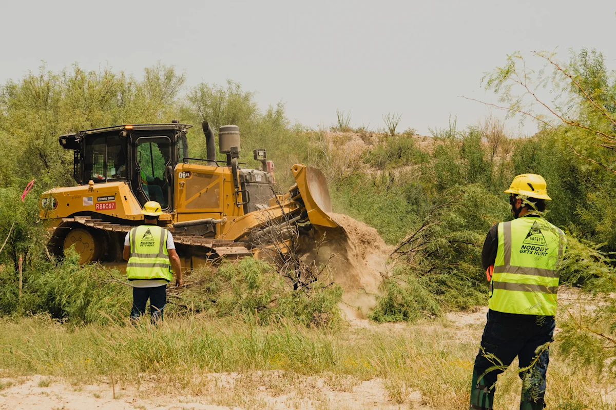 border-wall-construction-begins-in-texass-big-bend-region-amid-fierce-local-opposition
