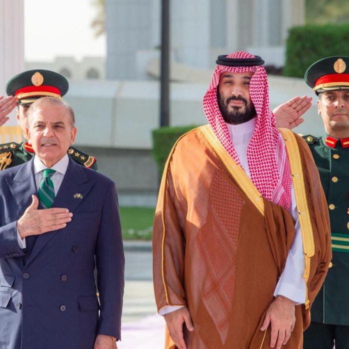 Turkiye and Pakistan Move to Send Troops to Saudi Arabia as Gulf Conflict Widens